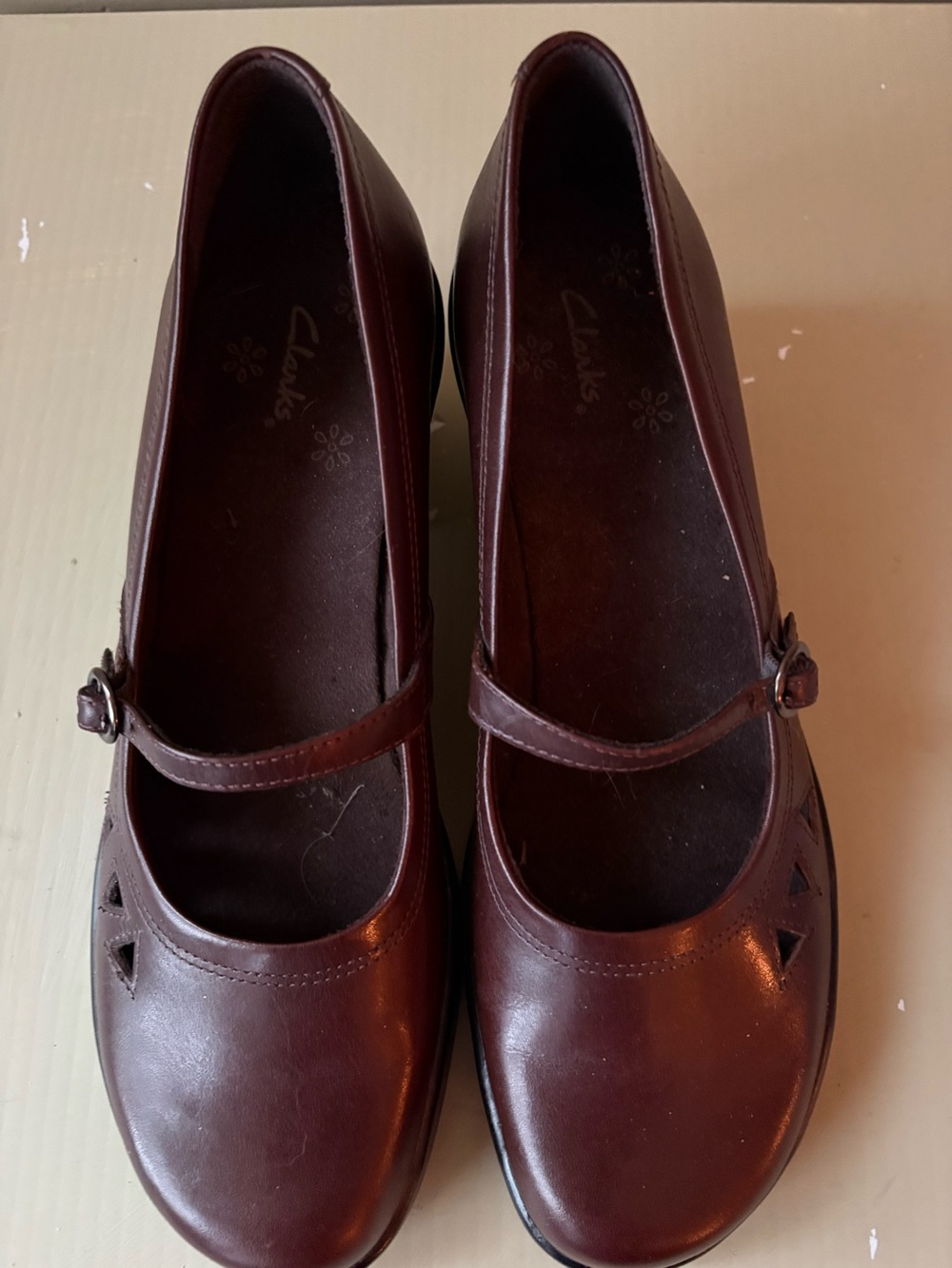 Clarks Women's Dark Brown Leather Mary Jane wedge shoes Sz 8 Brazil